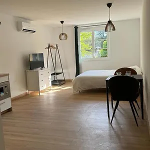 Comme A La Maison , Crest France